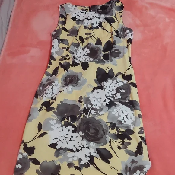 Use , - Picture 1 of 2